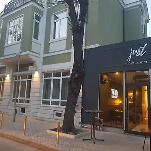 Hotel Just **